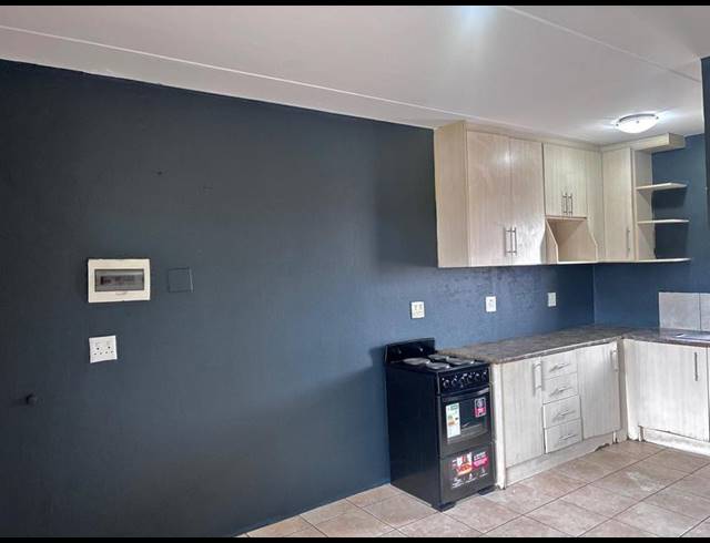 2 BEDROOM PROPERTY TO RENT IN FLEURHOF